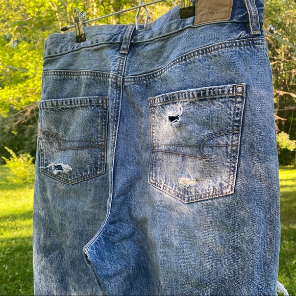 American Eagle Ripped Curvy Mom Jeans - Picture 7 of 8